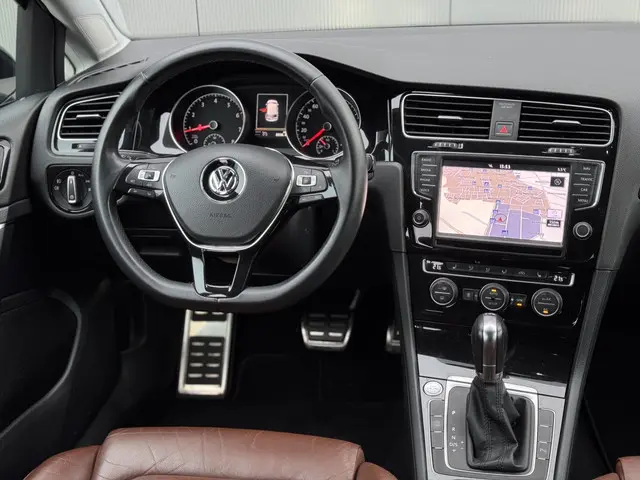 Volkswagen Golf 1.4 TSI DSG ACT Highline 2014 Benzine 13
