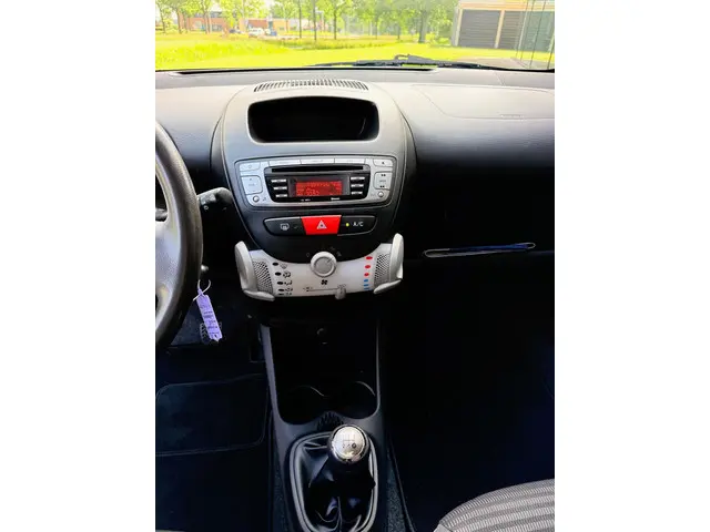 Peugeot 107 1.0 ENVI 2012 Benzine 7