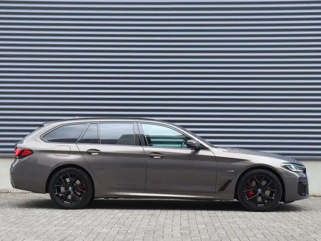 BMW 5 Serie Touring 530e 2023 Hybride Benzine 5