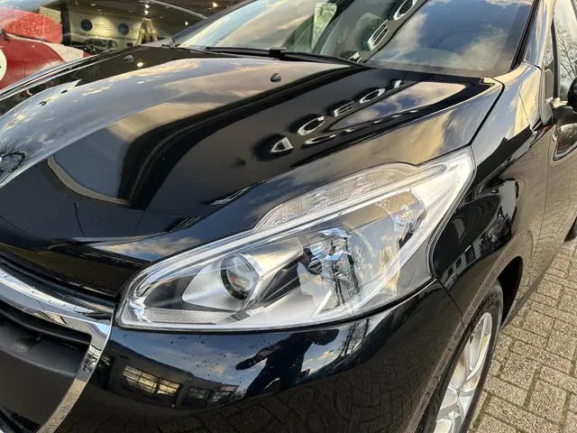 Peugeot 208 1.2 Airco en parkeerhulp 2018 Benzine 36
