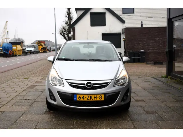 Opel Corsa 1.2-16V Rhythm 2012 Benzine 8