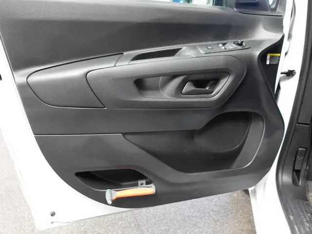 Peugeot Partner 100pk L1 2023 Diesel 12
