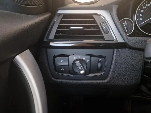 BMW 3 Serie 328i Executive 2012 Benzine 31