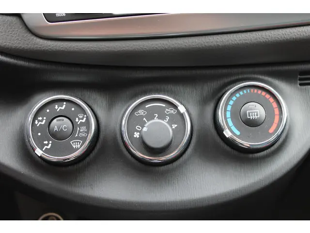 Toyota Yaris 1.3 2013 Benzine 29