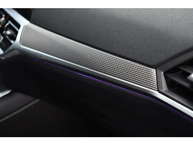 BMW 3 Serie Touring 320i M-Sport 2020 Benzine 36