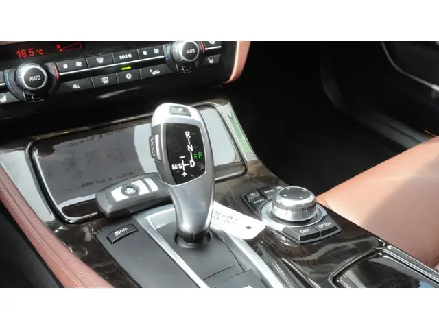 BMW 5 Serie 550i High Executive 2010 Benzine 7