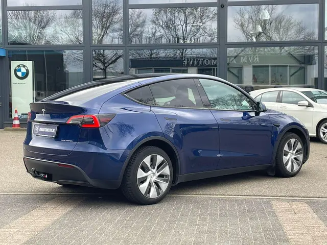 Tesla Model Y Long Range AWD 75 kWh 2022 Elektrisch 16