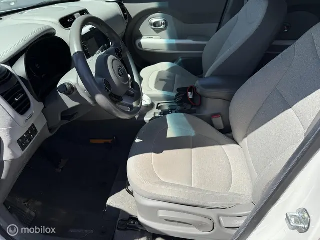 Kia e-Soul EV ExecutiveLine 27 kWh 2015 Elektrisch 12