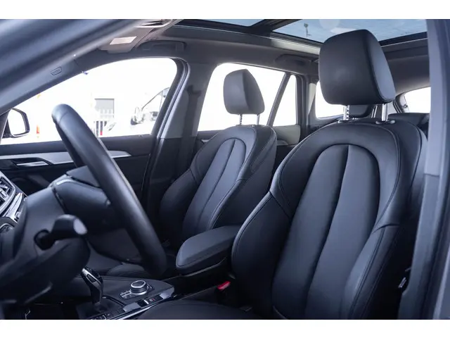 BMW X1 sDrive18i Sport Line 2021 Benzine 32