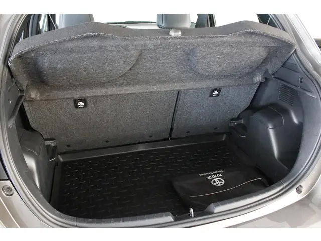Toyota Yaris 1.5 Hybrid Executive 2017 Hybride Benzine 14