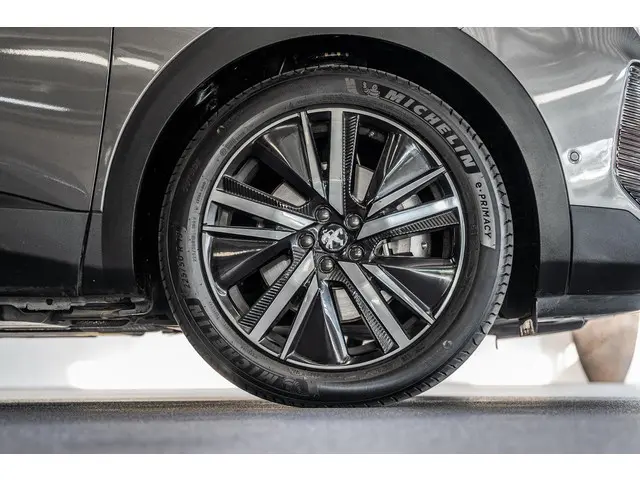 Peugeot 3008 1.6 HYbrid 225 GT 2023 Hybride Benzine 6