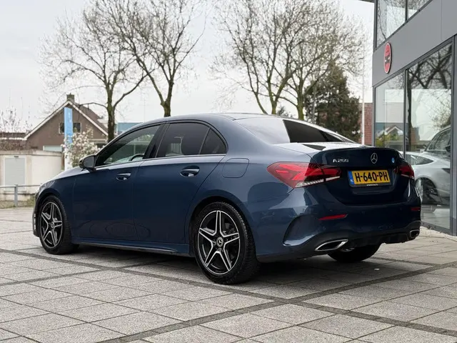 Mercedes-Benz A-Klasse 200 Aut. AMG Sport 2020 Benzine 4