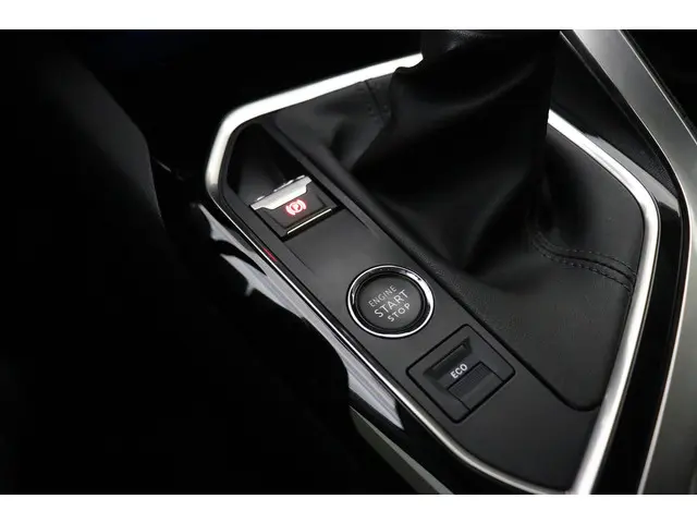Peugeot 3008 1.2T 130pk Blue Lease Allure 2021 Benzine 21