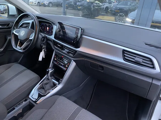 Volkswagen T-Roc 1.5 TSI Life Business 2022 Benzine 31