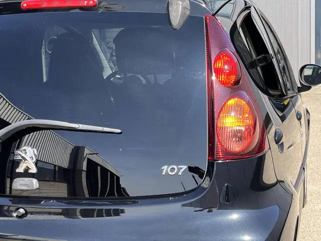 Peugeot 107 1.0 Black & Silver 2013 Benzine 46