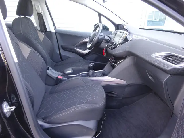 Peugeot 2008 1.2 PureTech Active 2016 Benzine 20