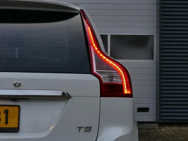 Volvo XC60 2.0 T5 FWD Ocean Race 2015 Benzine 9