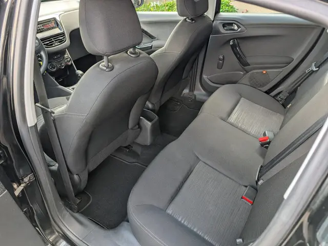 Peugeot 208 1.0 VTi Access 2014 Benzine 19