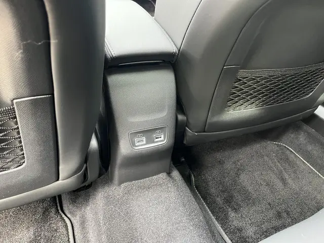 Peugeot 2008 1.2 Hybrid 145 PK GT 2025 Hybride Benzine 51