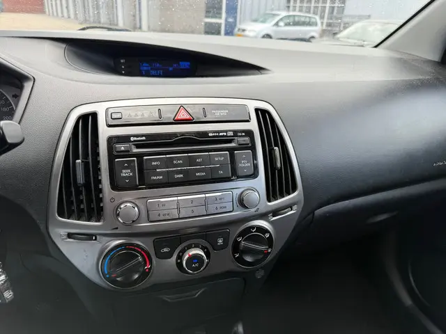 Hyundai i20 1.2i i-Motion |LED |BLUETOOTH 2013 Benzine 12