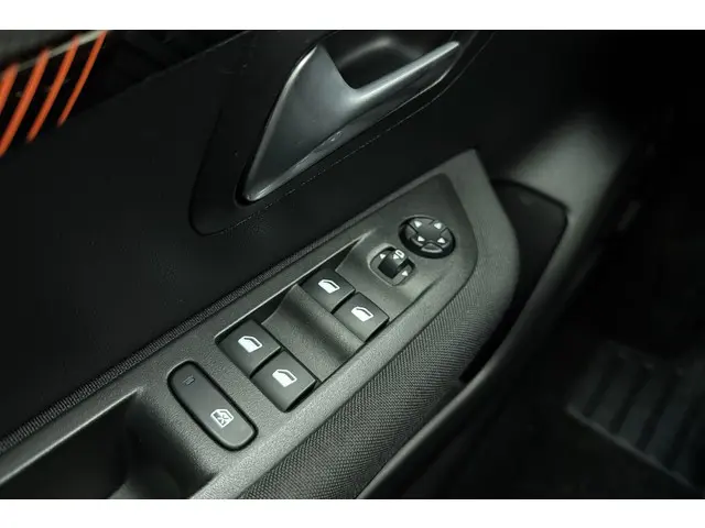 Peugeot 208 1.2 PureTech Blue Lease Active 2021 Benzine 17