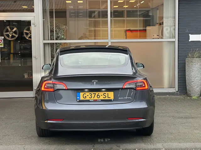 Tesla Model 3 Long Range AWD 75 kWh 2019 Elektrisch 4
