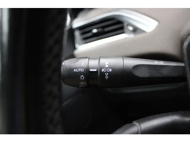 Peugeot 2008 1.2 VTi Allure 2013 Benzine 19