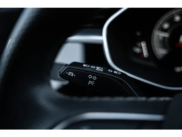 Audi Q3 45 TFSI e S edition 2022 Hybride Benzine 34