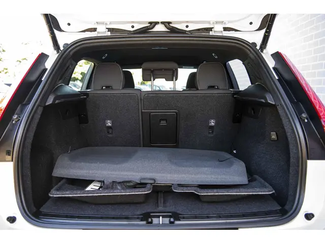 Volvo XC40 2.0 B4 Plus Dark 2024 Benzine 30