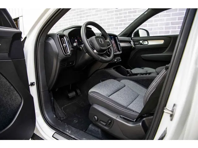 Volvo XC40 B4 Aut Plus Dark 2025 Benzine 17