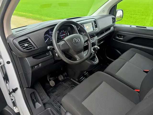 Toyota ProAce Worker 2.0 D-4D Long L3 H1 2023 Diesel 21