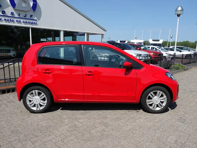 Volkswagen up! 1.0 BMT high up! 2018 Benzine 2