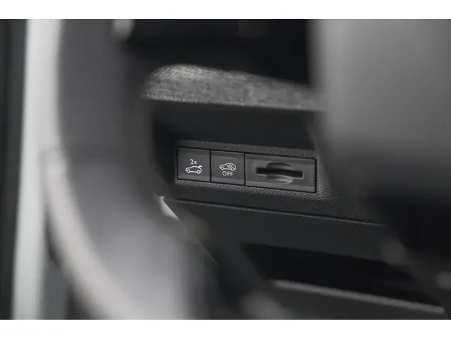 Peugeot 3008 1.2 Hybrid 136 GT 2024 Hybride Benzine 33