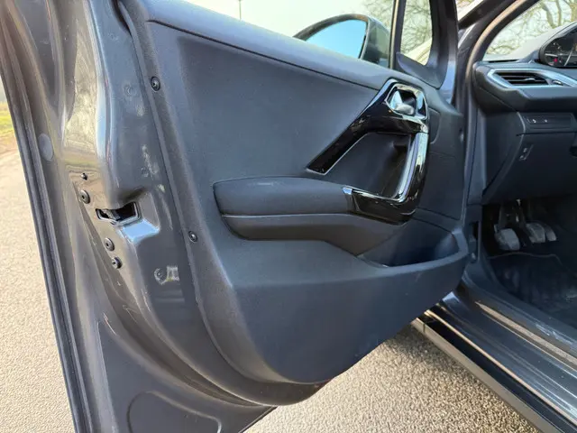 Peugeot 2008 1.2 PureTech Signature | 2019 Benzine 11