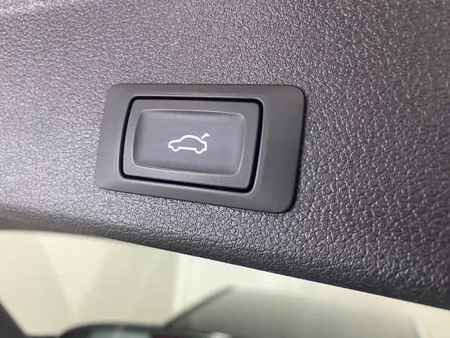 Audi A4 Avant 40 TFSI S edition 2023 Hybride Benzine 25