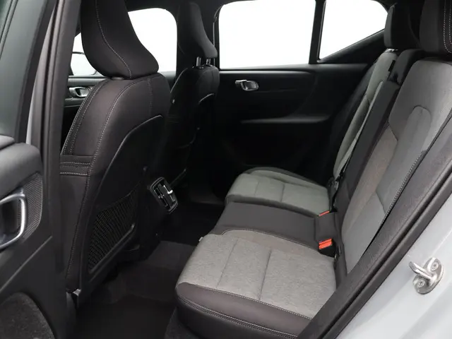 Volvo XC40 B4 197PK Plus Dark 2025 Benzine 6