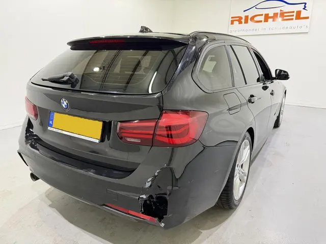 BMW 3 Serie Touring 318i M Sport Aut8 2019 Benzine 35