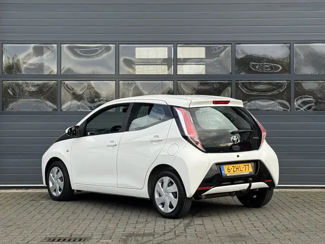 Toyota Aygo 1.0 VVT-I X-PLAY 2014 Benzine 17