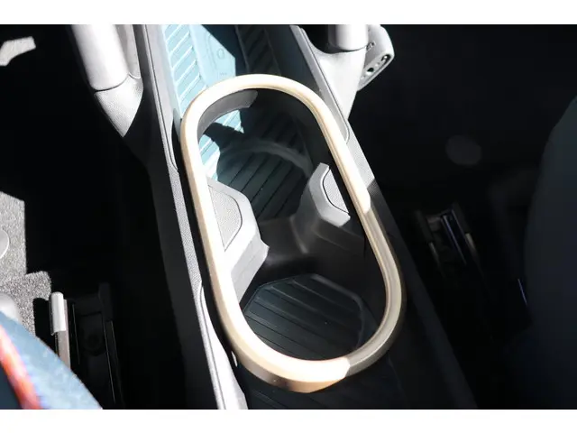 MINI Aceman E | Favoured M 2025 Elektrisch 24