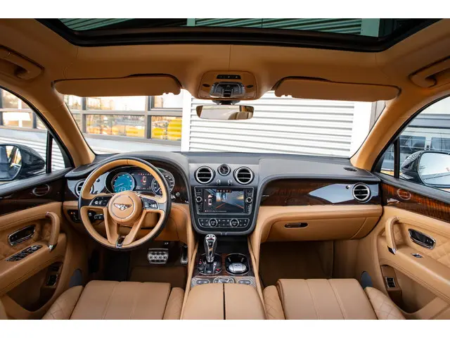 Bentley Bentayga 6.0 W12 black on black 2016 Benzine 9