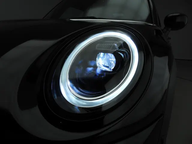 MINI 5-Deurs Cooper 2023 Benzine 42