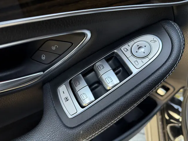 Mercedes-Benz GLC 250 4MATIC Prestige 2015 Benzine 21