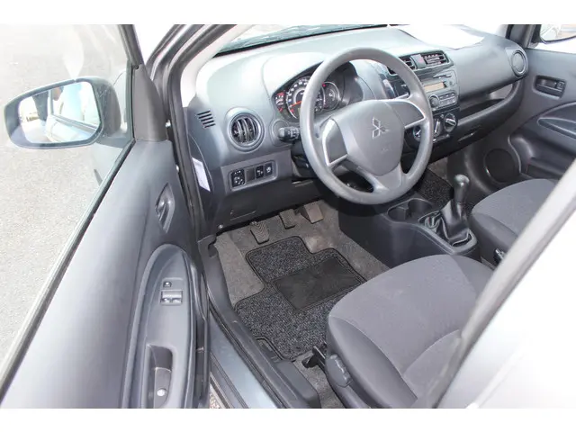 Mitsubishi Space Star 1.0 Cool+ 2019 Benzine 28