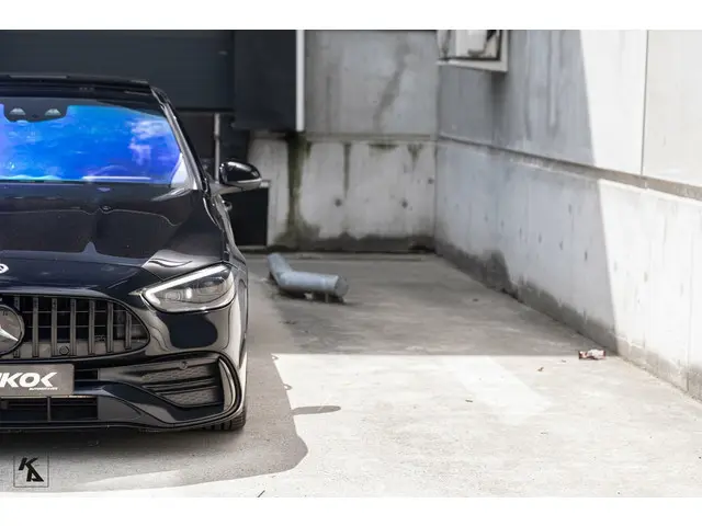Mercedes-Benz C-Klasse 300 AMG Line 2021 Benzine 63