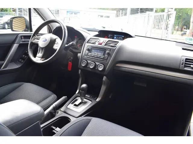 Subaru Forester 2.0 Luxury 2014 Benzine 13