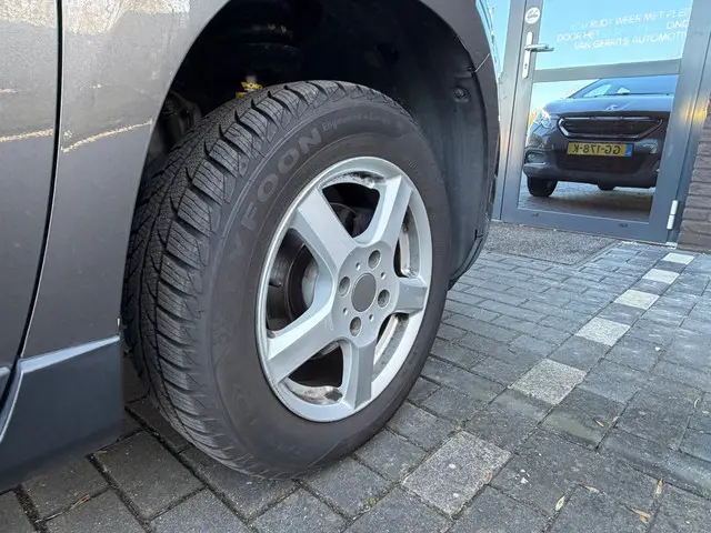 Peugeot 2008 1.2 PureTech Active 2015 Benzine 23