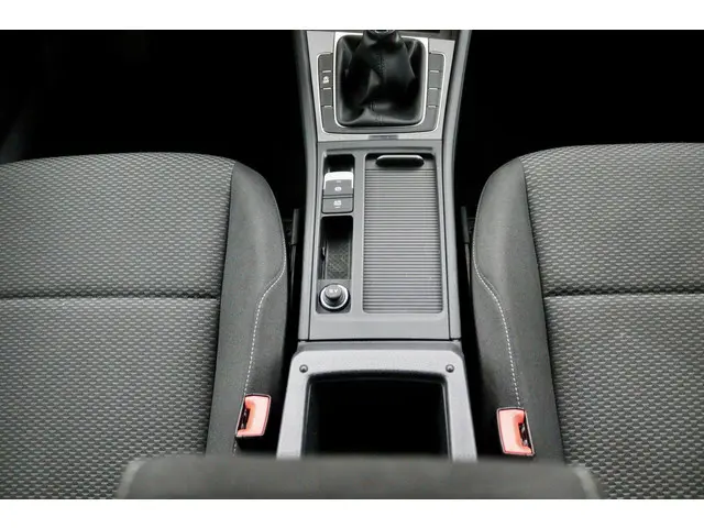 Volkswagen Golf 1.0 TSI Life antraciet 2020 Benzine 24