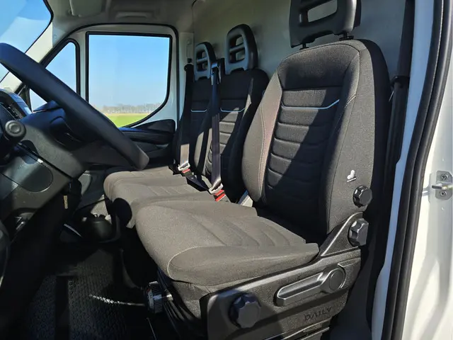 Iveco Daily 35S14V 2.3 352L H2 2022 Diesel 19