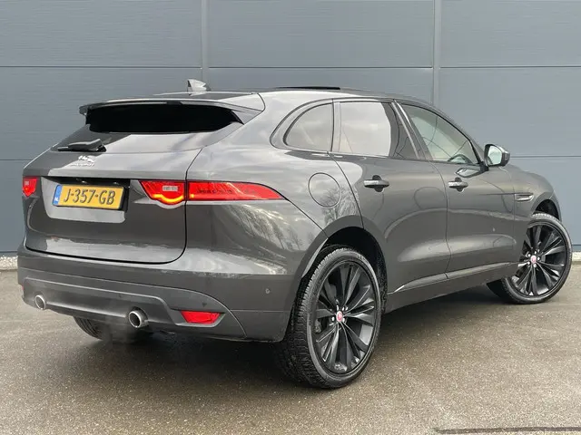Jaguar F-PACE 30T Portfolio R-Sport AWD 2018 Benzine 5