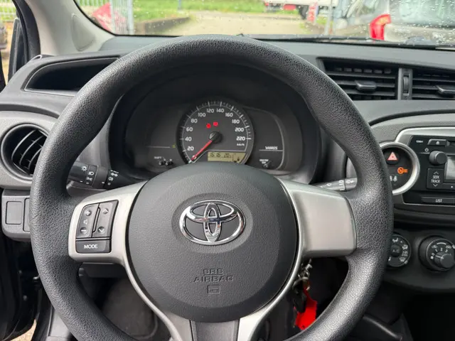 Toyota Yaris 1.0 VVT-i Now 2013 Benzine 10
